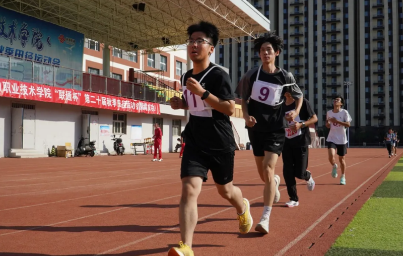 学院第二十届秋季田径运动会胜利闭幕