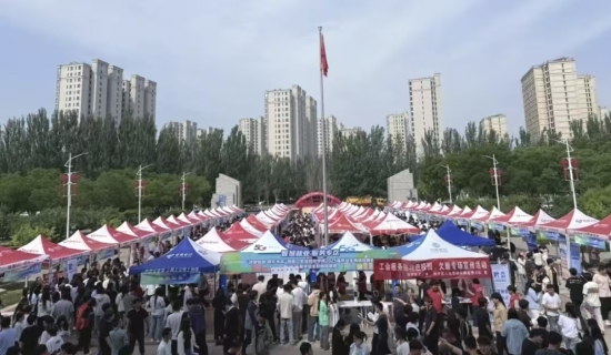 财经旅游学院成功举办2026年校园实习就业双选会暨2026届毕业生、24级学生专场招聘会
